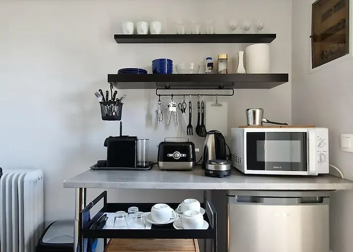 Rooftop Studio Apt Near Metro Cholargos - 5 Min Walk