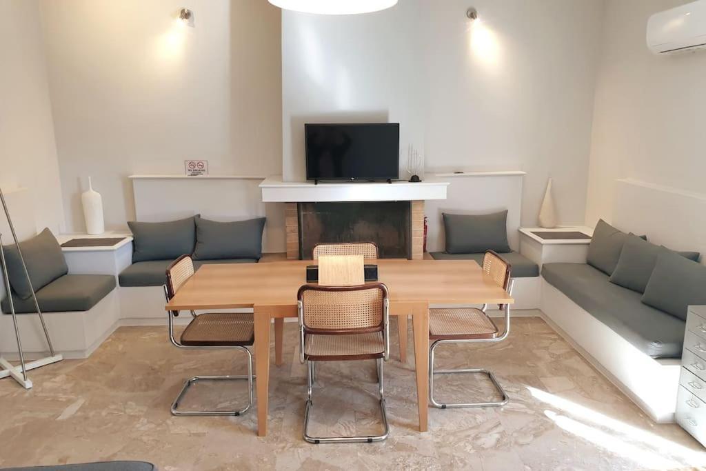 Rooftop Near Metro Cholargos - 5 Min Walk Apartment